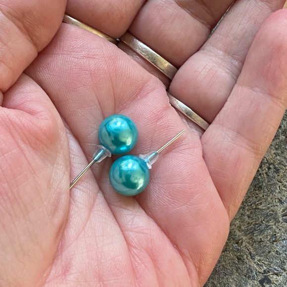 ๐Sale ๐2 for $10 NWOT beautiful baby blue shiny large ball post earrings - Picture 6 of 6